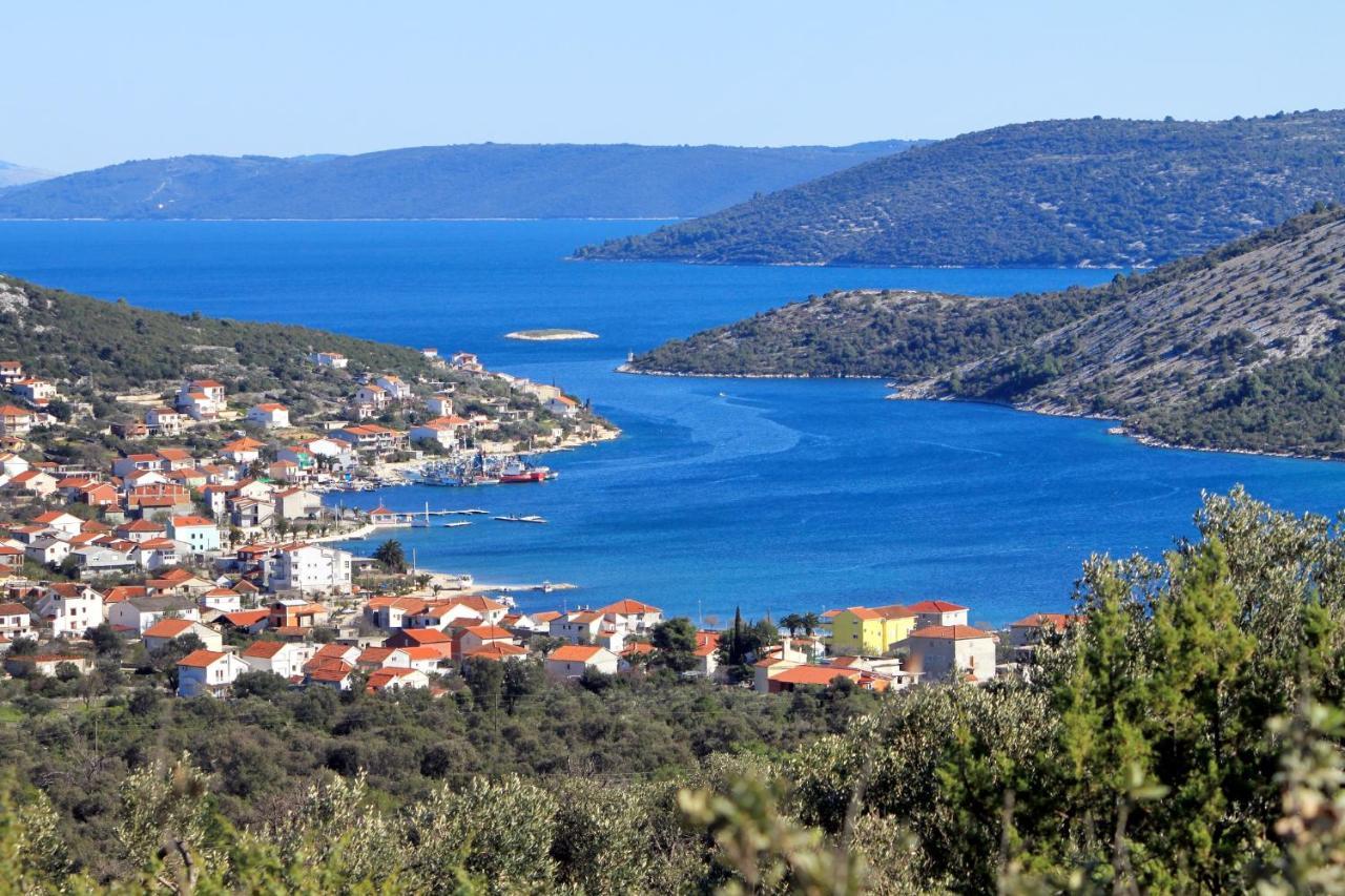 Apartments By The Sea Vinisce, Trogir - 5229 Bagian luar foto