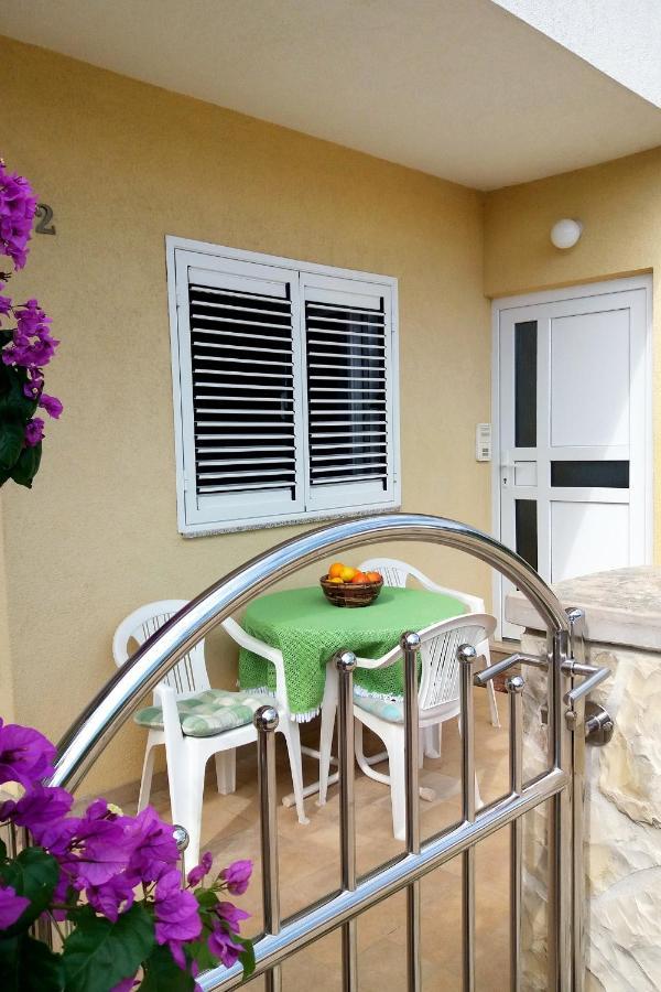 Apartments By The Sea Vinisce, Trogir - 5229 Bagian luar foto