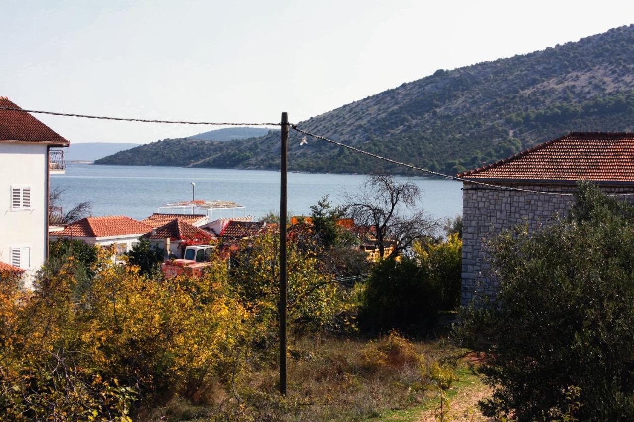 Apartments By The Sea Vinisce, Trogir - 5229 Bagian luar foto