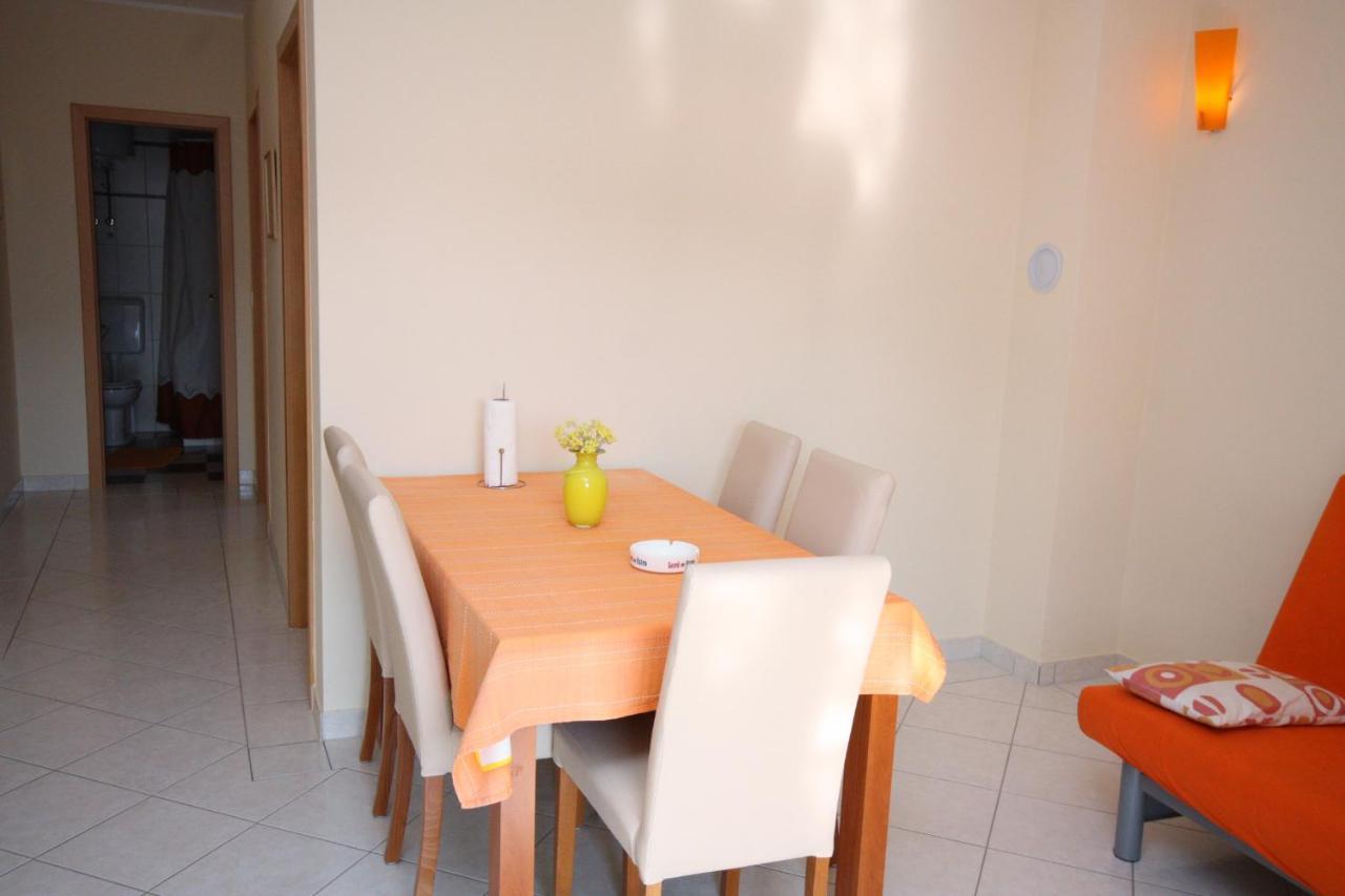Apartments By The Sea Vinisce, Trogir - 5229 Bagian luar foto