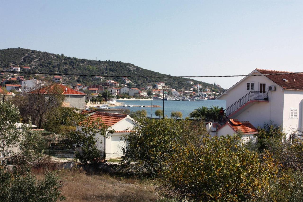 Apartments By The Sea Vinisce, Trogir - 5229 Bagian luar foto