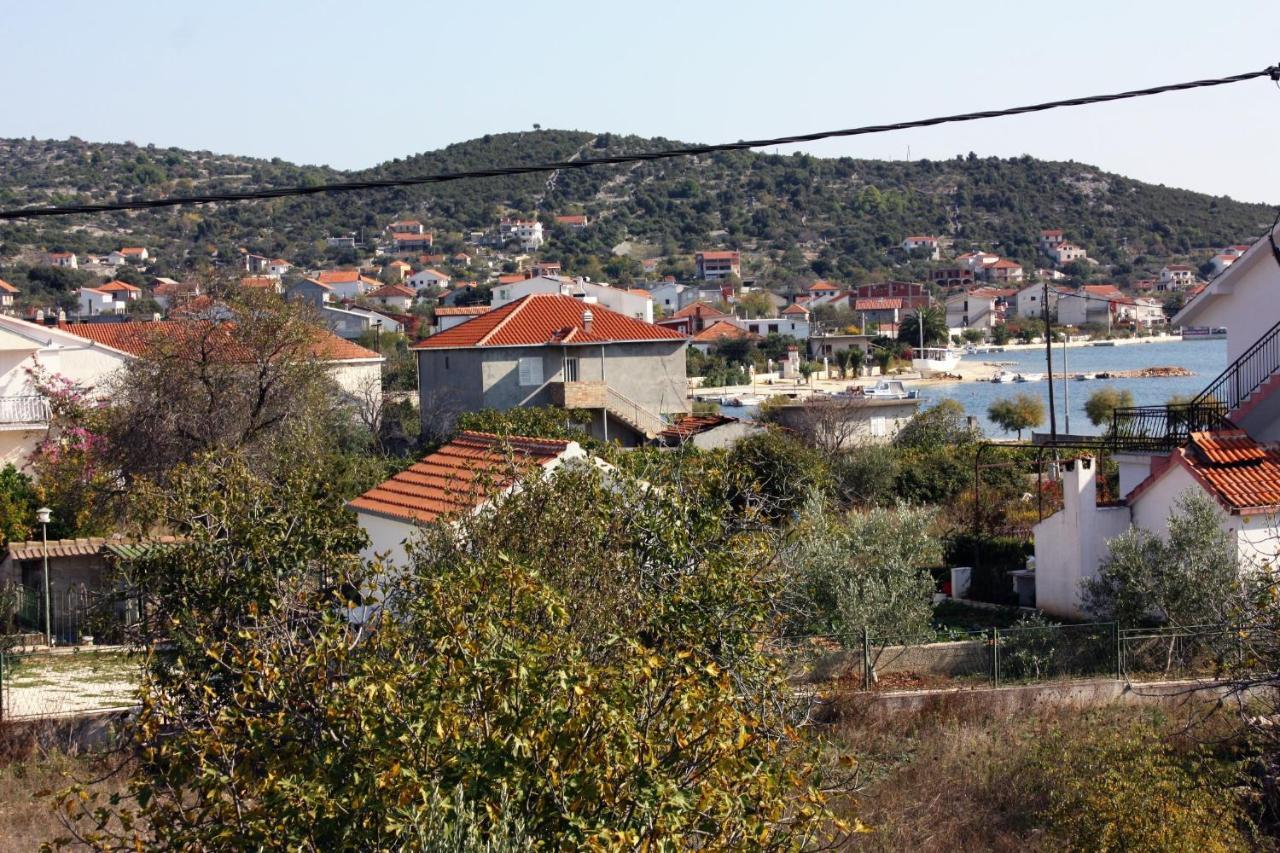 Apartments By The Sea Vinisce, Trogir - 5229 Bagian luar foto