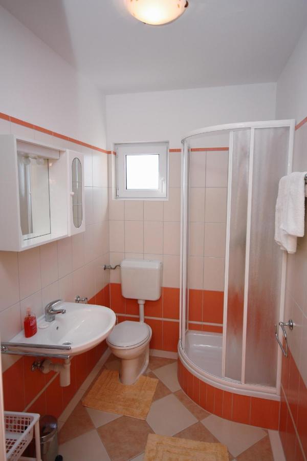 Apartments By The Sea Vinisce, Trogir - 5229 Bagian luar foto