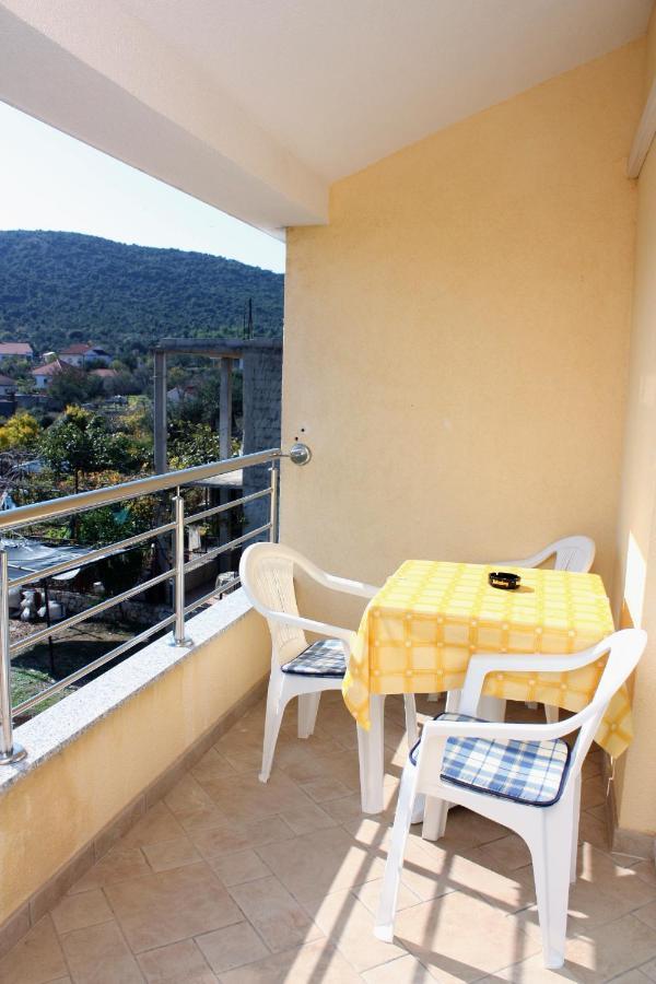 Apartments By The Sea Vinisce, Trogir - 5229 Bagian luar foto