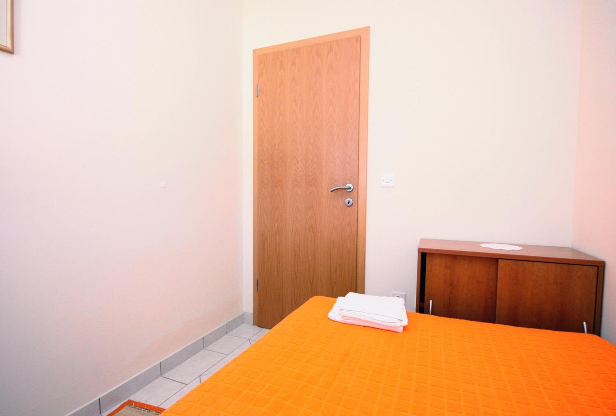 Apartments By The Sea Vinisce, Trogir - 5229 Ruang foto